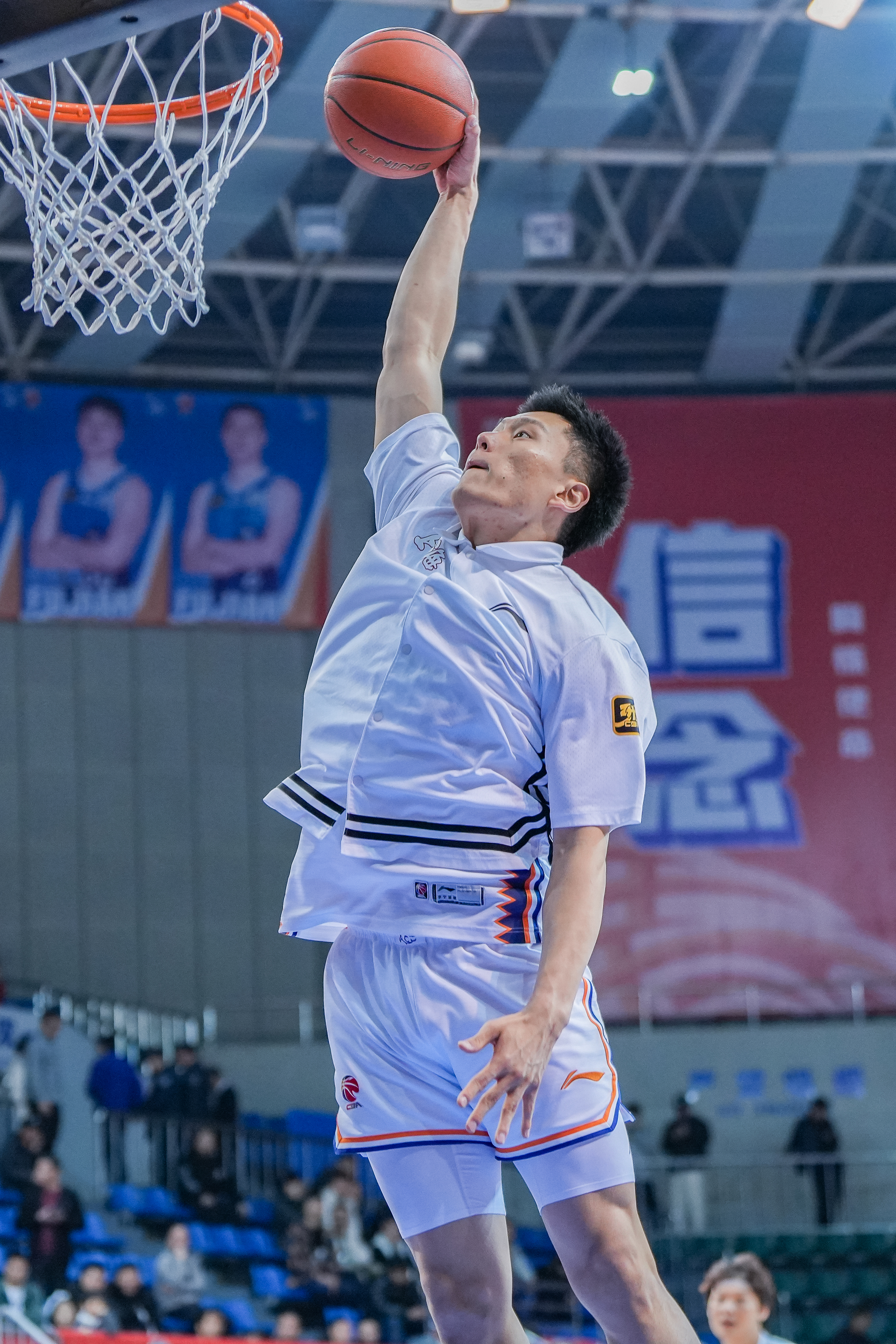  持續(xù)漲球！上海男籃“李花”組合—李弘權、李添榮