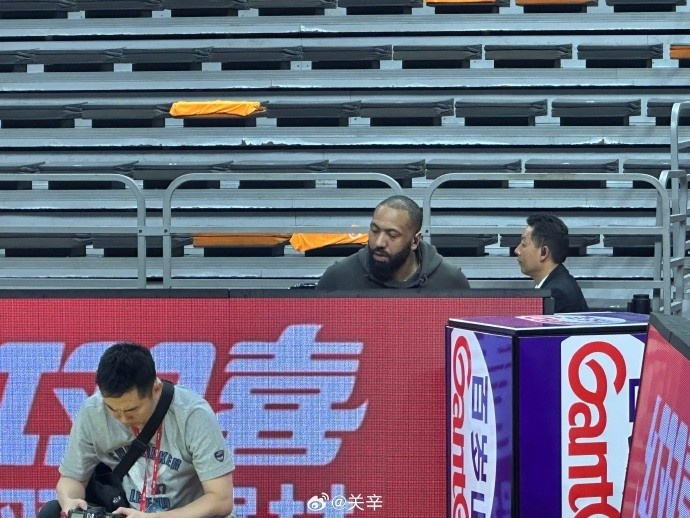  今晚不打？廣東主場迎戰(zhàn)廣廈 吉倫沃特一身便裝現(xiàn)身球館