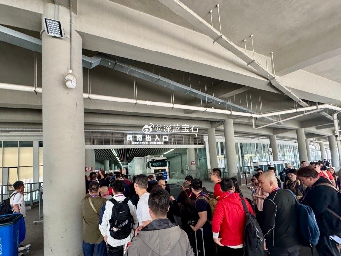  盛況空前！記者曬照：距離中澳之戰(zhàn)還有三小時，現(xiàn)場記者已超百名