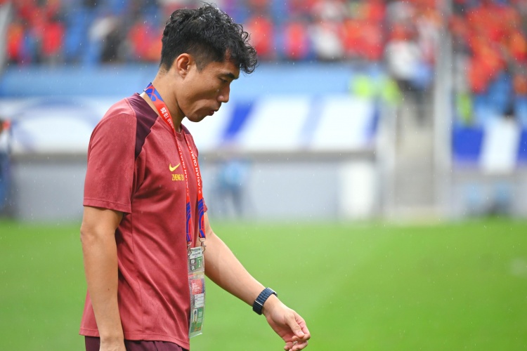  滬媒：單后腰讓國足防守承受更大壓力，若鄭智沒退役或能勝任