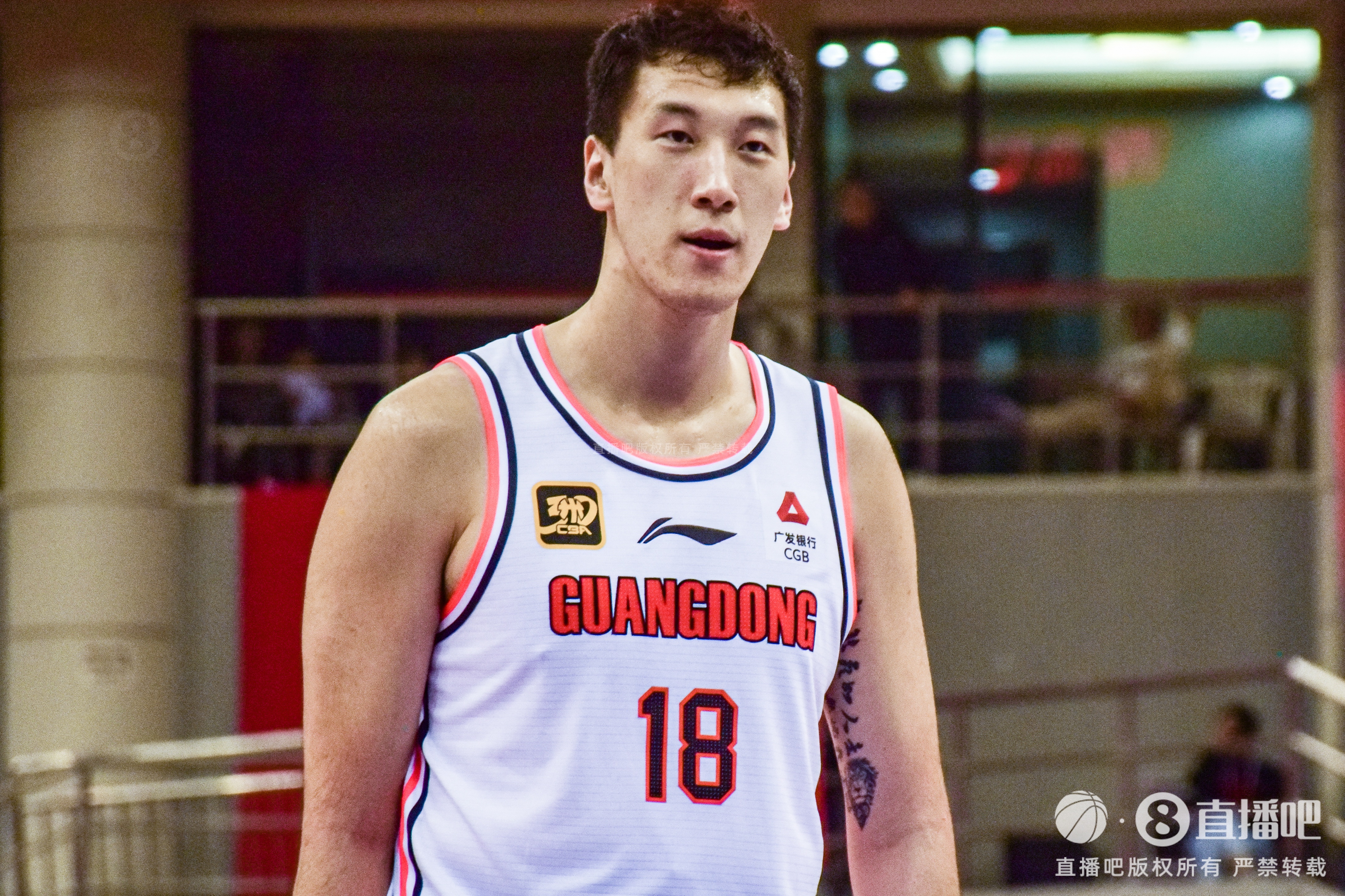  拼盡全力！杜潤旺三分8中6拿到18分2斷&6犯離場 正負值+19最高