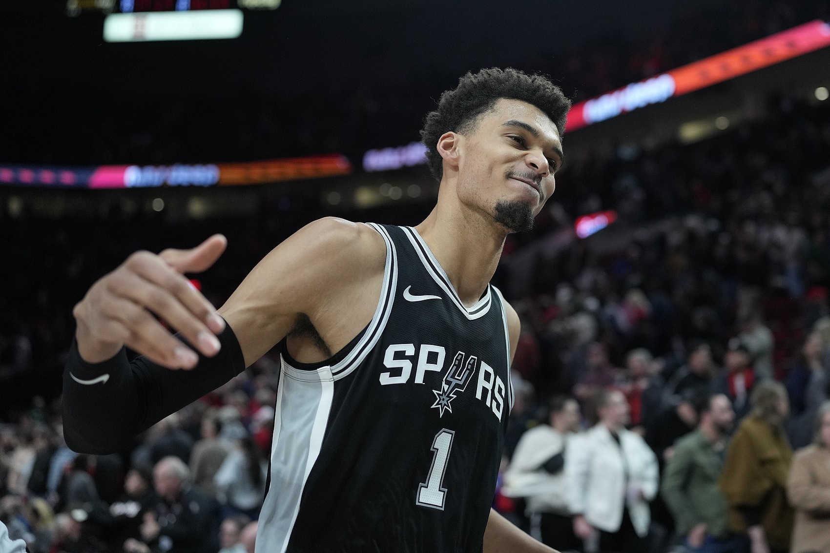  下一個NBA超級巨星？文班亞馬：身高 技術(shù)與人格魅力的完美結(jié)合