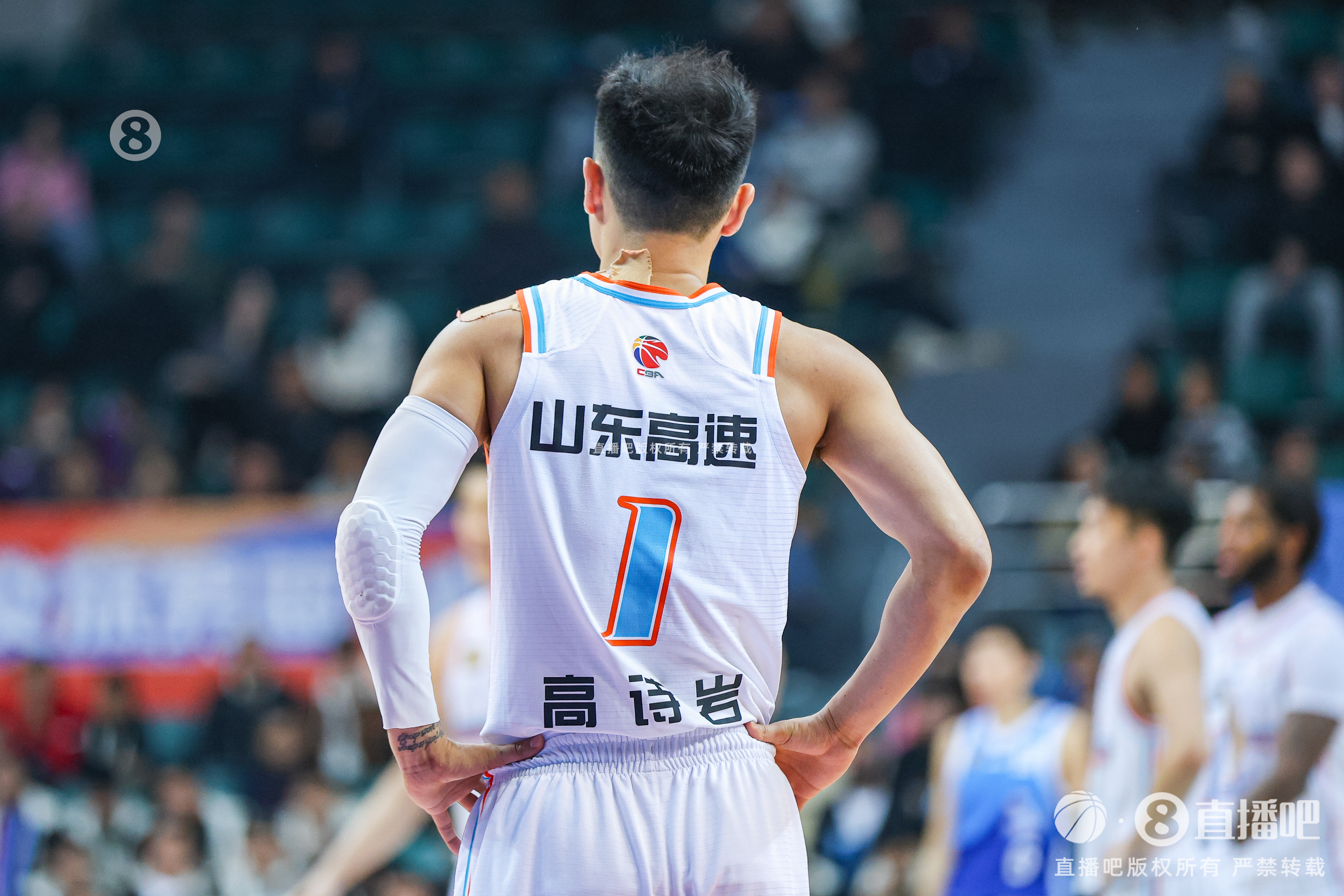  慢熱！首節(jié)山東落后四川1分 全隊(duì)首發(fā)5人單節(jié)合計(jì)僅拿到3分