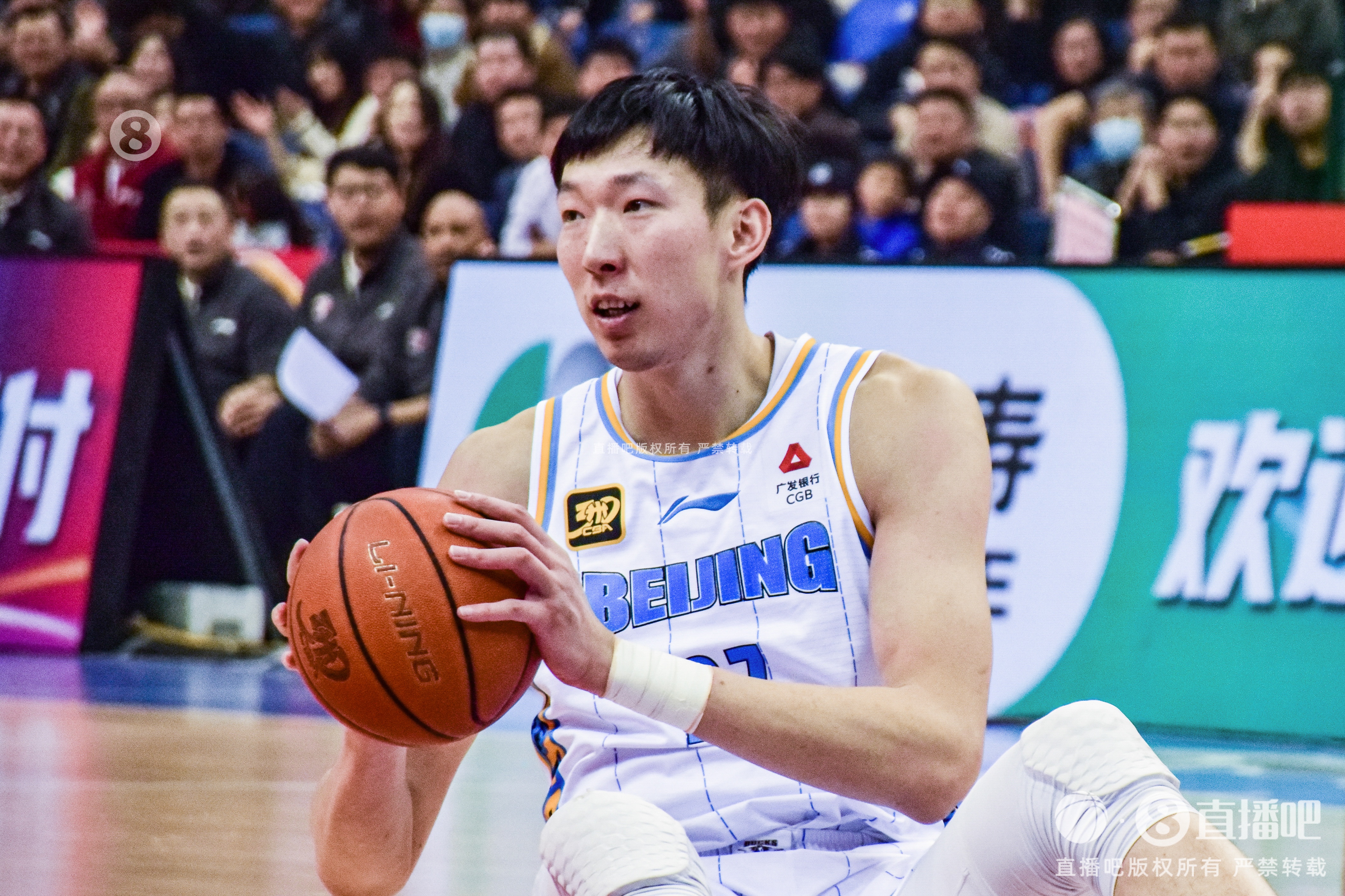  定海神針！周琦內(nèi)線攻防在線 半場6中5貢獻12分6籃板2蓋帽