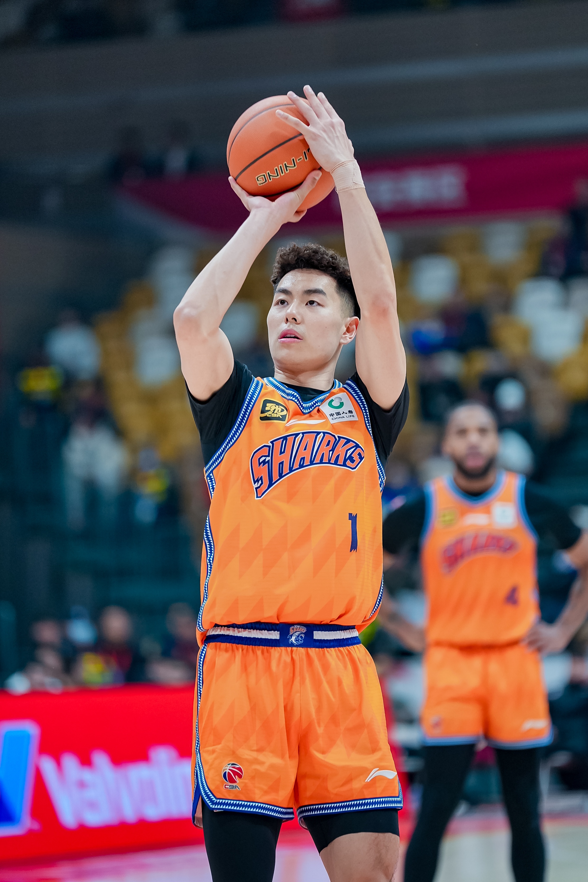  相當(dāng)高效！李添榮10中7&三分7中4拿全隊并列最高18分